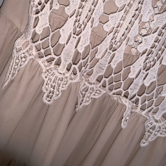 Tan lace dress - Picture 7 of 8